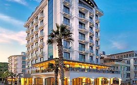 โรงแรมไอย์วาลิก ซินาร์